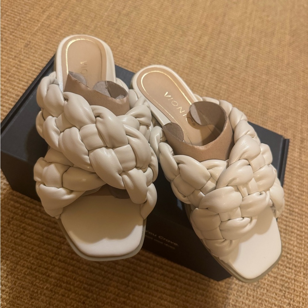 Vionic Cream Kalina Braided Slip-On Sandal
Size: 6 / Width: M - Picture 2 of 10
